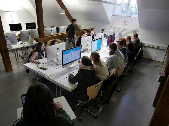 Elf Schülerinnen und drei Schüler des Gymnasiums Oesede entwickelten im zweitägigen MINT-Projekt an der Hochschule Osnabrück eigene Apps