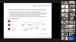[Translate to English:] Präsentation von Prof. Dr. Hendrik Lackner