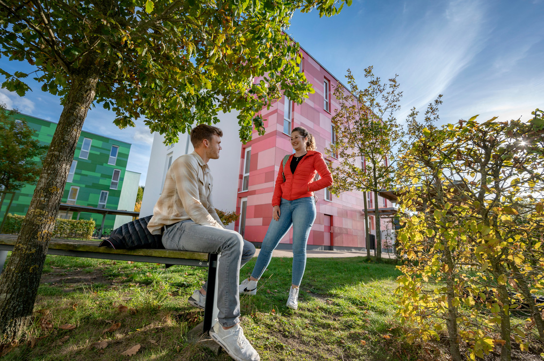 Wohnen und Leben während des Studiums in Lingen. In Lingen gibt es viele zentrale Wohnmöglichkeiten in den Wohnheimen.