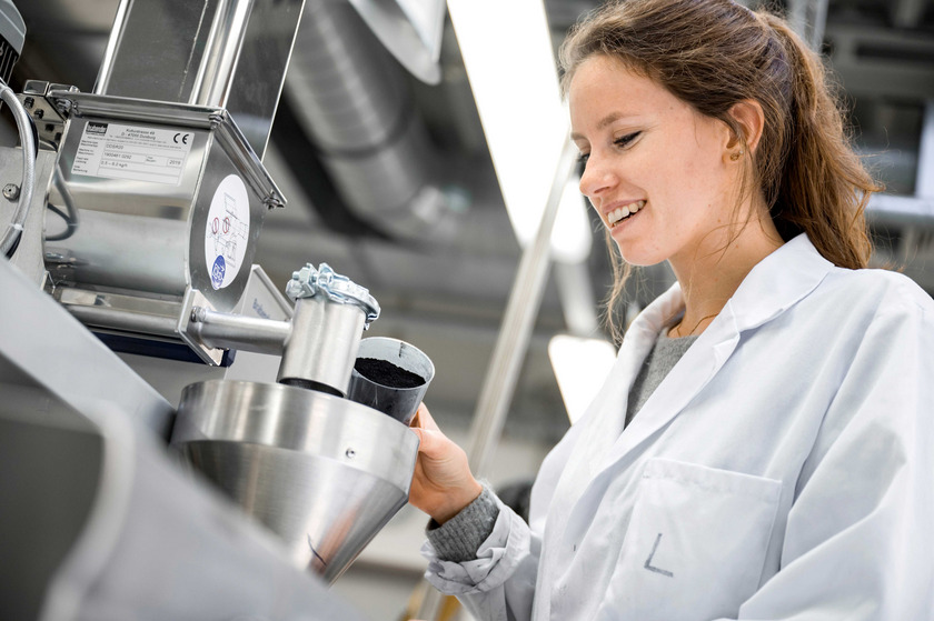 Projekt EKOREKA der Hochschule Osnabrück auf der Woche der Umwelt Doktorandin Larissa Gschwind arbeitet im Projekt EKOREKA an der Hochschule Osnabrück. Das Projekt wird auf der Woche der Umwelt vorgestellt.