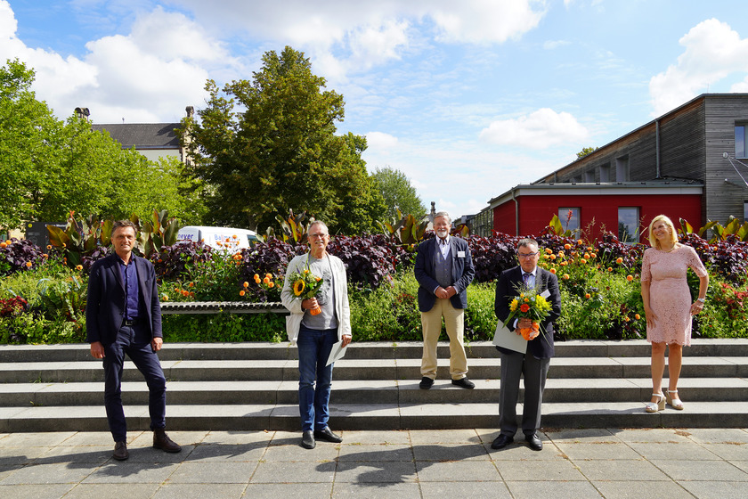 Hochschulpräsident Prof. Dr. Andreas Bertram und Vizepräsidentin und Dekanin Prof. Dr. Andrea Braun von Reinersdorff mit den ehemaligen Kollegen Prof. Dr. Martin Moers, Prof. Wolfgang Bode und Prof. Dr. Rolf Wortmann.