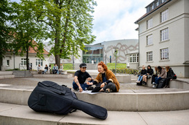 Der Campus Caprivi und die Außenanlagen des Instituts für Musik laden zum Lernen und Musizieren ein.
