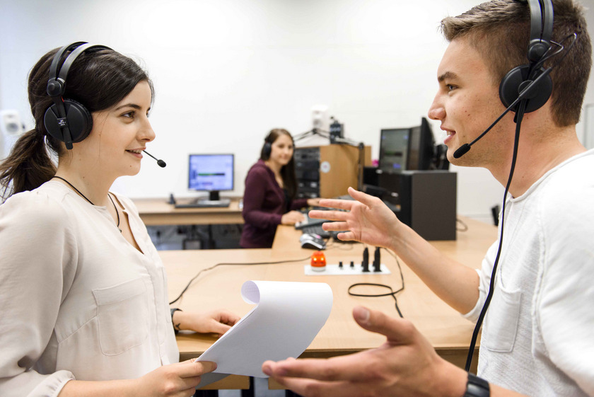 Die Studierenden des Studiengangs Kommunikationsmanagement am Campus Lingen können dieser Tage viel über ihr Fach aus der Praxis lernen. Krisenkommunikation gehört unter anderem zum Lehrinhalt des Studiums.  Foto: Hochschule Osnabrück