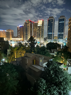 Skyline von Kairo bei Nacht