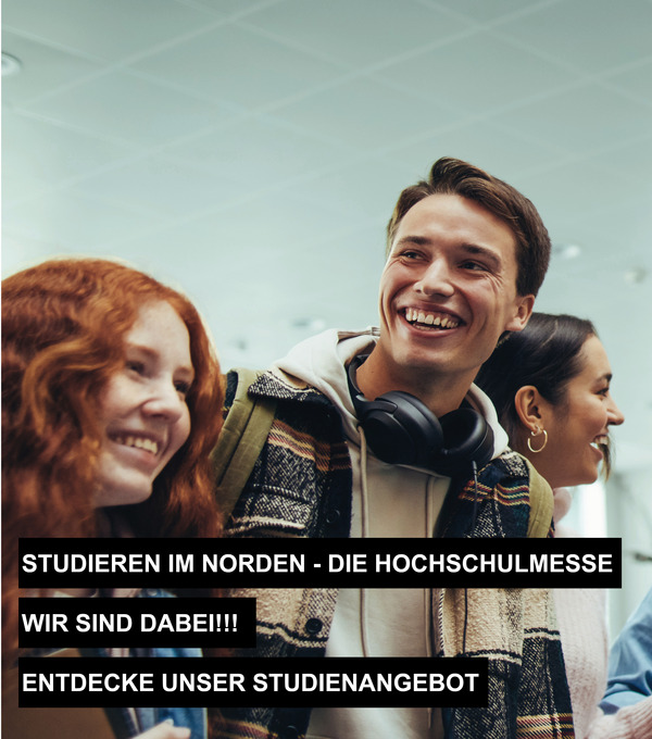 Drei Junge Leute, die lächeln