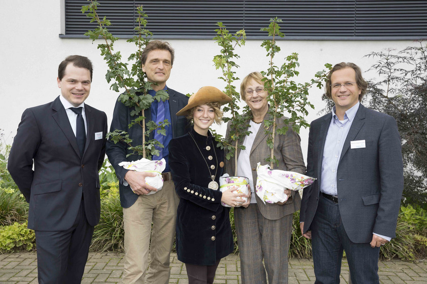 Sie eröffneten die 33. Osnabrücker Baumpflegetage: (von rechts) Tagungsleiter Prof. Dr. Jürgen Bouillon, die Osnabrücker Bürgermeisterin Karin Jabs-Kiesler, die deutsche Baumkönigin Claudia Schulze und Prof. Dr. Andreas Bertram, Präsident der Hochs