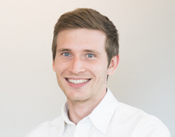Florian Fleischmann Es ist ein Portrait von Florian Fleischmann zu sehen.