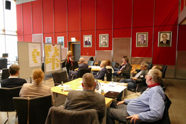 Die Projektmitglieder bei der Vorstellung der Gruppenergebnisse im Sitzungssaal des Rathauses in Bramsche
