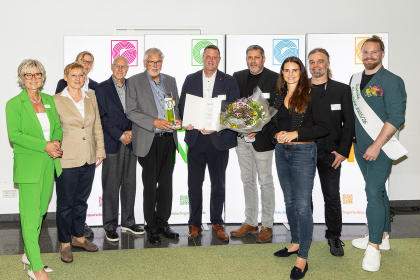 Prof. Dr. Werner Dierend von der Hochschule Osnabrück und die Mitglieder vom Deutschen Innovationspreises Gartenbau 