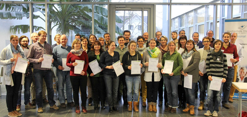 Auf dem Campus Haste der Hochschule Osnabrück erhielten die Landschaftsarchitektinnen und -architekten des inzwischen vierten Weiterbildungsjahrgangs ihre Zertifikate. Den Tagungsablauf vor Ort organisierte die Professional School.