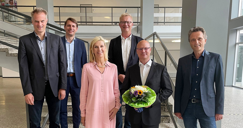 Das Präsidium freut sich mit dem neuen Mitglied der Hochschulleitung.