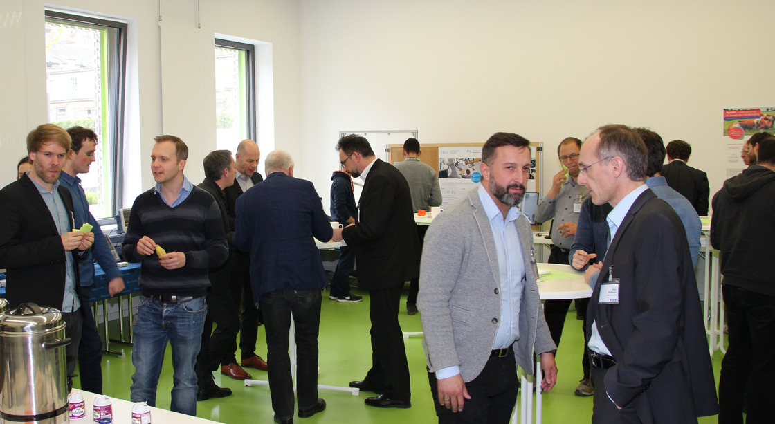Dank der Workshop-Atmosphäre wurden die Vorträge angeregt diskutiert, bis in die Pausen hinein.