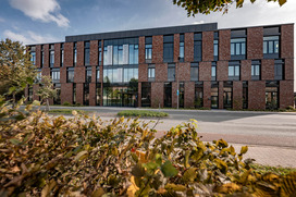Das Laborgebäude LW am Campus Lingen bietet modernste Räumlichkeiten für Studierende.