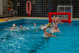 Sportangebote Hochschulsport Osnabrück Wasserball Foto: Laura Wallbaum