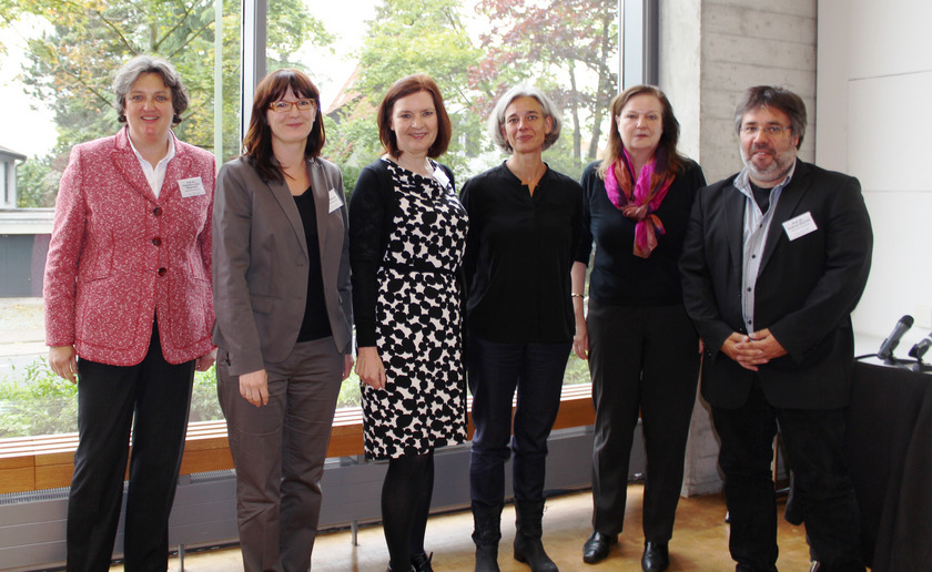Sie präsentierten aktuelle Forschungsfragen und -ergebnisse zur „Familiengesundheit im Lebensverlauf“: (von links) Prof. Dr. Friederike zu Sayn-Wittgenstein, Dr. Heike Ohlbrecht, Prof. Dr. Ingrid Schoon, Prof. Dr. Anja Hartmann, Prof. Dr. Katharina G