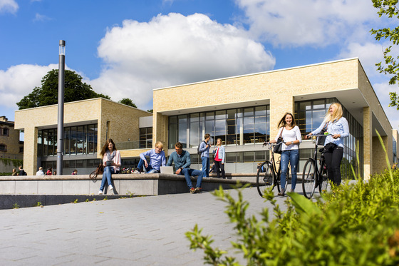 Die Mensa und das Café Lounge am Campus Westerberg von außen