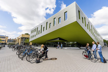 Ein Blick von außen auf das neue Hoersaalgebaeude auf dem Campus Westerberg der Hochschule Osnabrück..