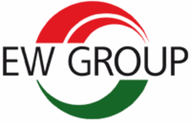 Schriftzug EW Group eingefasst in rotem und grünem Halbkreis
