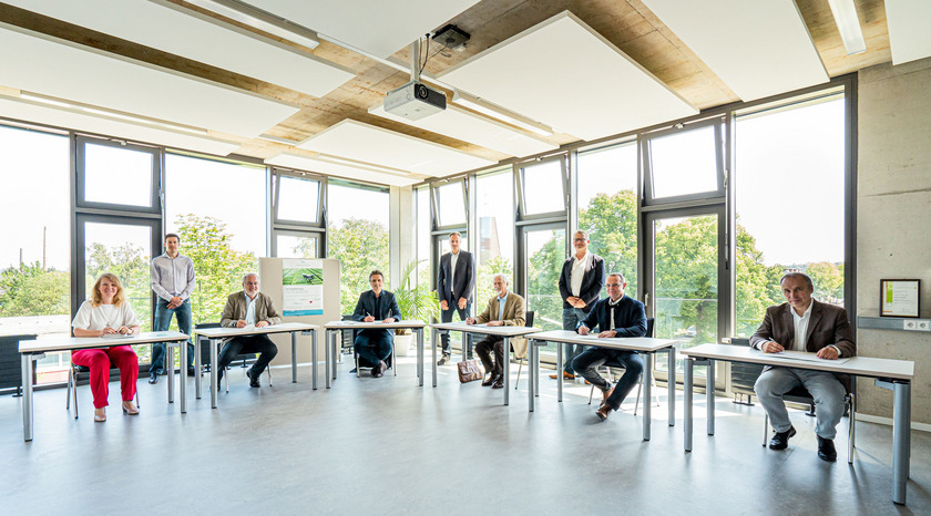 Vertragsunterzeichnung zur Stiftungsprofessur „Autonome, kollaborative Agrar- und Sensorsysteme“ an der Hochschule Osnabrück.