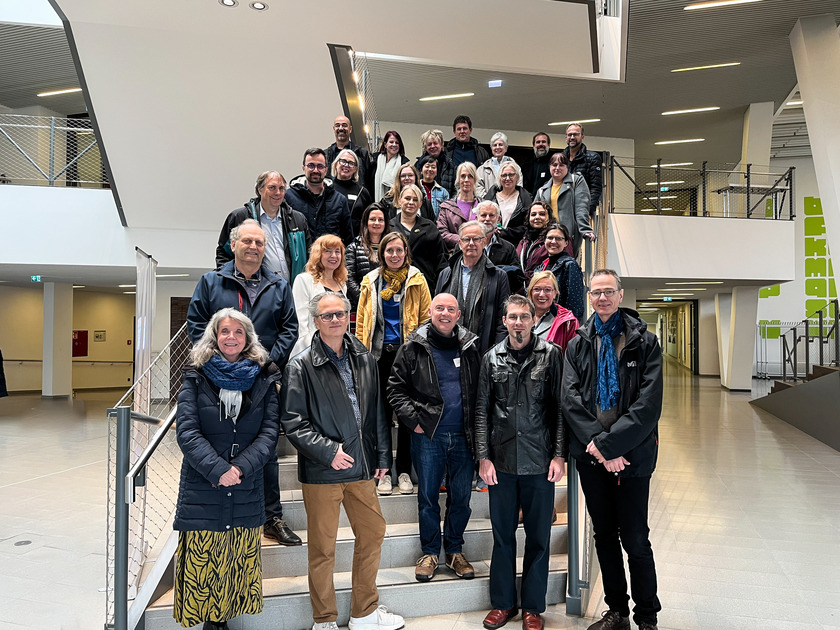 Gruppenfoto auf einer Treppe