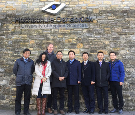 Prof. Jiang Guanhuo, Vizepräsident der AAG (4.v.l.), besuchte mit vier Kollegen die Hochschule Osnabrück.