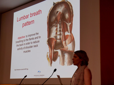 Heike Schemmann während des Workshops "A Physiotherapeutical Approach to Functional Voice Disorders in Singers"