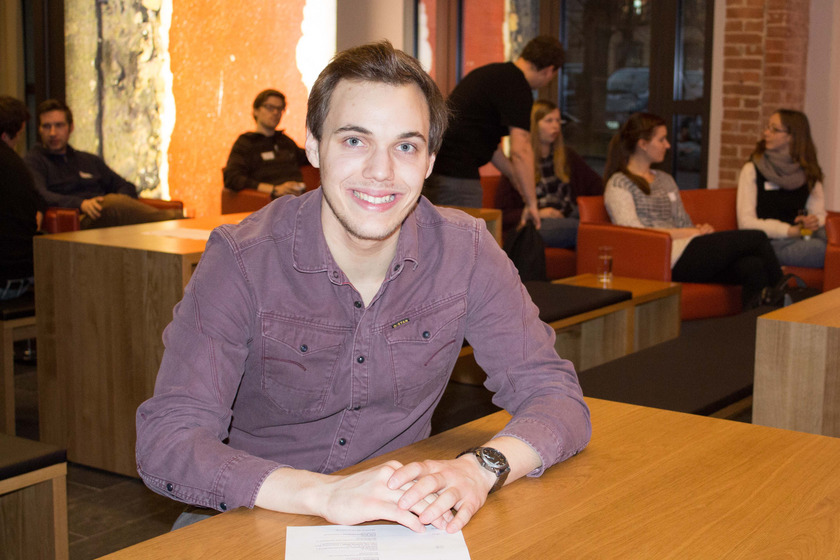 Das Bild zeigt den Studienpionier Christopher Bertels.