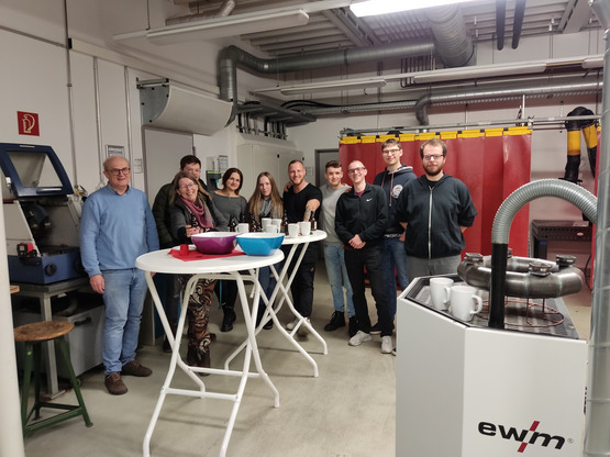 Labor-Weihnachtsfeier mit Studierenden der Werkstofftechnik.