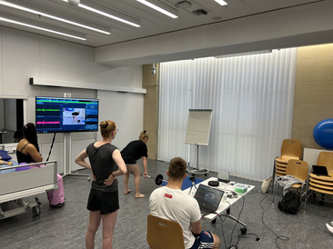 Studierende der Physiotherapie im Bewegungslabor