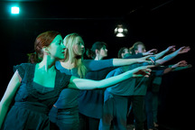 Schauspielkunst auf der Bühne des Lingener Burgtheaters. Foto: Roman Starke