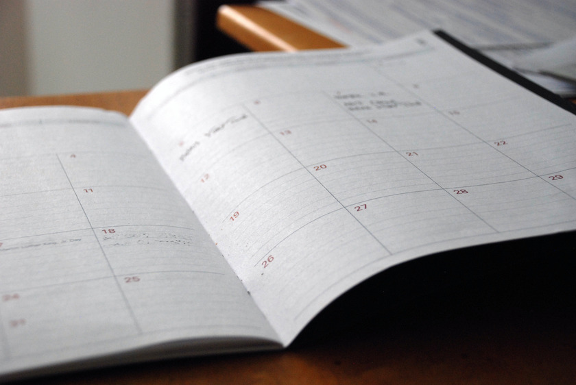 Ein aufgeklappter Terminkalender