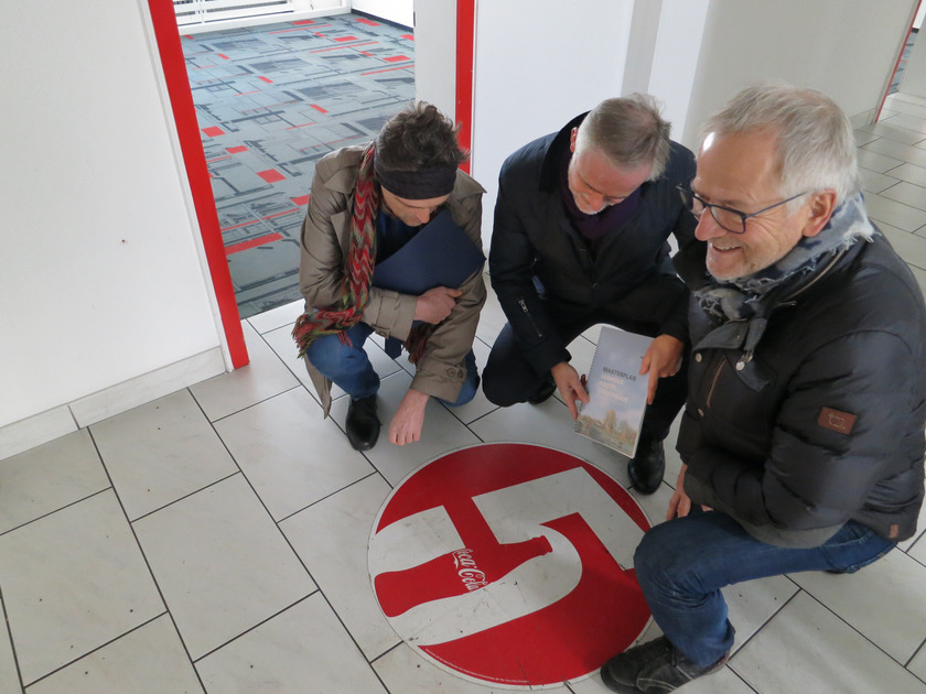 Freuen sich über die Erweiterungsmöglichkeiten am Campus Haste (v.l.): Prof. Dr Andreas Bertram, Wolfgang Griesert und Manfred Hülsmann.