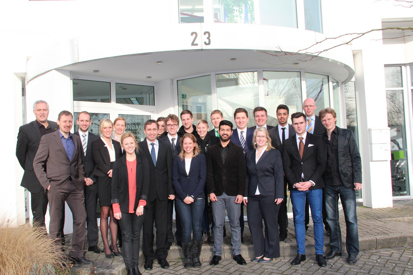 Prof. Dr. Oliver Roll von der Hochschule Osnabrück sowie Michael Bühren und Alexander Franksmann, Gründer und Gesellschafter der Big 5 Concepts GmbH, waren vom Engagement und den Ergebnissen der 20 Studierenden beeindruckt. Foto: BIG 5 Concepts GmbH
