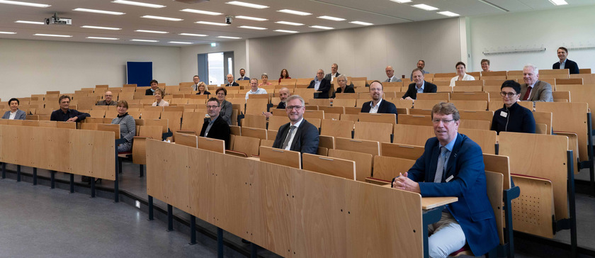 Im großen Hörsaal am Campus Westerberg kamen die Vertreterinnen und Vertreter der Berufsfachschulen aus der Region und der Hochschule Osnabrück zusammen, um den angepassten Kooperationsvertrag zu unterzeichnen