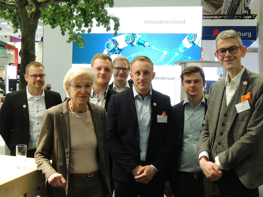 Staatssekretärin Dr. Sabine Johannsen am Stand von Hochschule und Universität