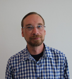Porträtfoto von Marten Fischer, Dozent im Cyber Security Expert Zertifikatskurs der Hochschule Osnabrück