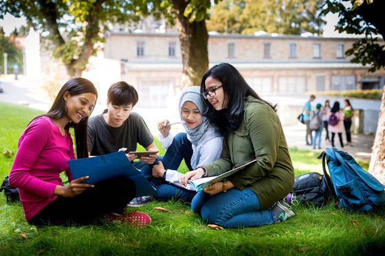 Internationale Studierende auf dem Campus der Hochschule Osnabrück - Jahresbericht 2016