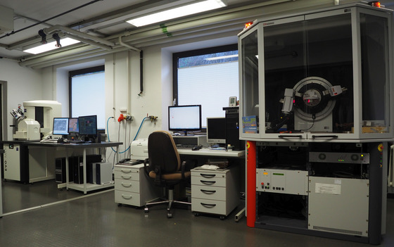 Diffraktometer zu sehen die das Diffraktometer D8 Advance der Firma Bruker-axs