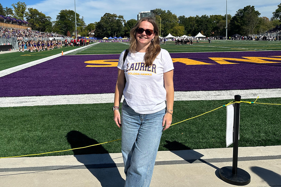 Hannah Stoyke beim Football im Rahmen ihres KITABU Stipendiums in Kanada.