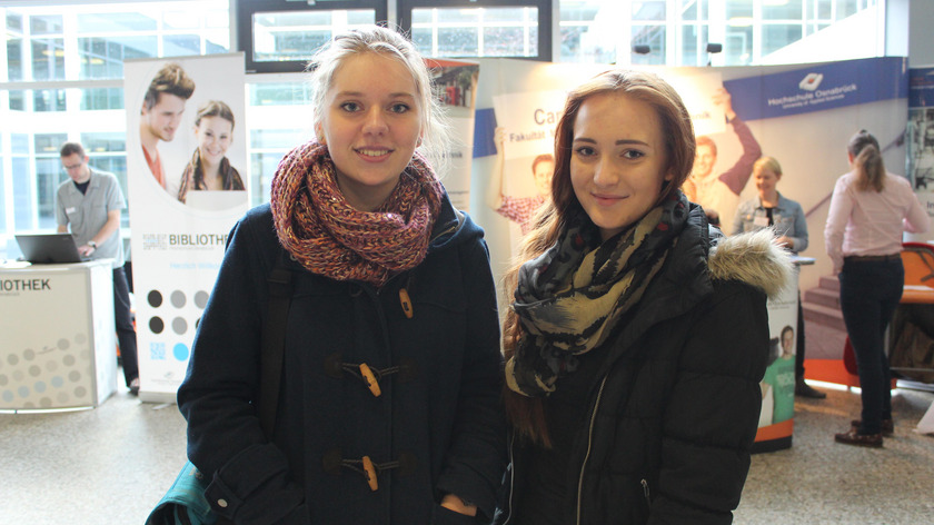 Die Bilder zeigen Studieninteressierte auf dem Hochschulinformationstag der Hochschule Osnabrück und der Universität Osnabrück.