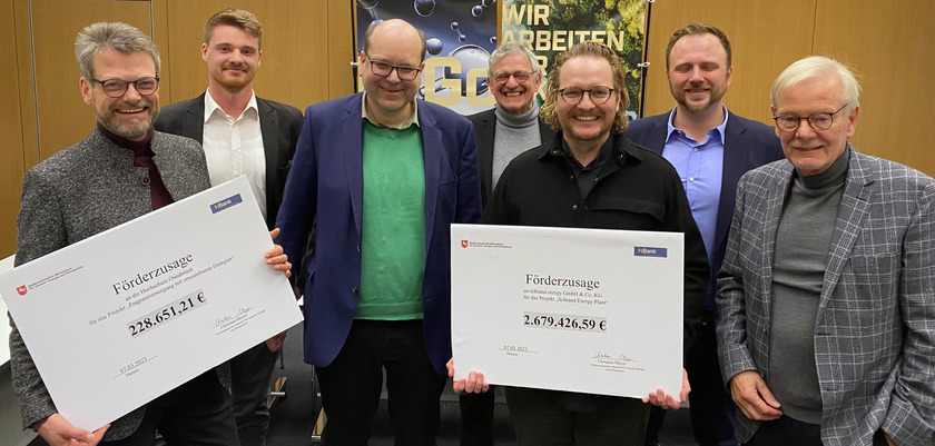Grüne Wasserstoffstrategie: Niedersachsnes Umweltminister Meyer übergibt Förderbescheide an die Projektpartner Hochschule Osnabrück und schrand.energy GmbH & Co. KG.